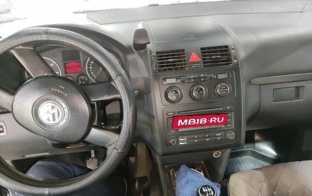 Volkswagen Touran III, 2005 год, 595 000 рублей, 5 фотография