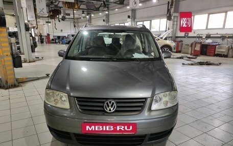 Volkswagen Touran III, 2005 год, 595 000 рублей, 2 фотография