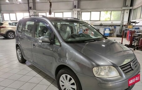 Volkswagen Touran III, 2005 год, 595 000 рублей, 3 фотография