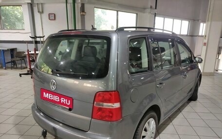 Volkswagen Touran III, 2005 год, 595 000 рублей, 9 фотография