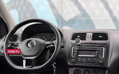 Volkswagen Polo VI (EU Market), 2015 год, 897 000 рублей, 2 фотография