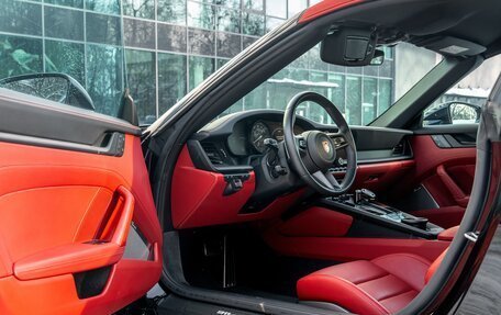 Porsche 911, 2021 год, 19 000 000 рублей, 16 фотография