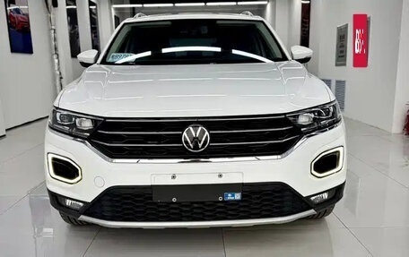 Volkswagen T-Roc I, 2022 год, 1 850 000 рублей, 2 фотография