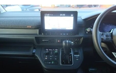 Honda Stepwgn, 2022 год, 2 620 000 рублей, 7 фотография