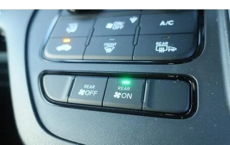 Honda Stepwgn, 2022 год, 2 620 000 рублей, 10 фотография