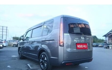 Honda Stepwgn, 2022 год, 2 620 000 рублей, 3 фотография