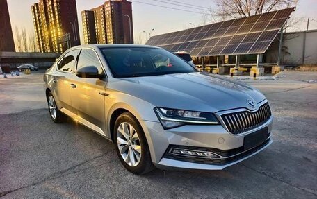 Skoda Superb III рестайлинг, 2022 год, 1 880 000 рублей, 3 фотография