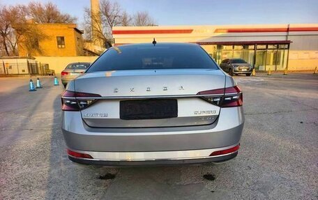 Skoda Superb III рестайлинг, 2022 год, 1 880 000 рублей, 5 фотография