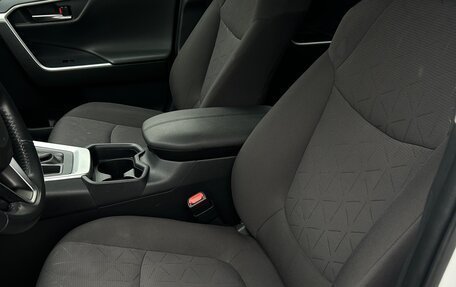 Toyota RAV4, 2021 год, 2 430 000 рублей, 8 фотография