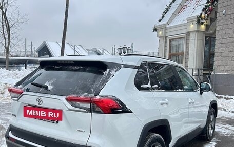 Toyota RAV4, 2021 год, 2 430 000 рублей, 4 фотография