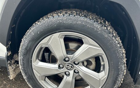 Toyota RAV4, 2021 год, 2 430 000 рублей, 10 фотография