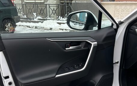 Toyota RAV4, 2021 год, 2 430 000 рублей, 15 фотография