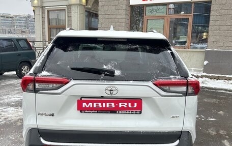 Toyota RAV4, 2021 год, 2 430 000 рублей, 6 фотография