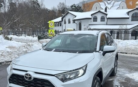 Toyota RAV4, 2021 год, 2 430 000 рублей, 3 фотография