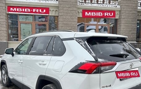 Toyota RAV4, 2021 год, 2 430 000 рублей, 5 фотография