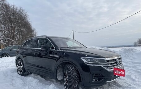 Volkswagen Touareg III, 2019 год, 4 850 000 рублей, 7 фотография