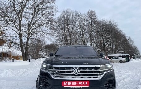 Volkswagen Touareg III, 2019 год, 4 850 000 рублей, 3 фотография