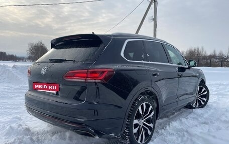 Volkswagen Touareg III, 2019 год, 4 850 000 рублей, 2 фотография