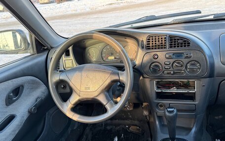 Mitsubishi Mirage VI рестайлинг, 2001 год, 105 000 рублей, 4 фотография