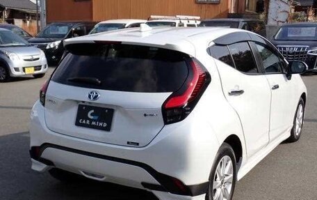 Toyota Aqua, 2024 год, 1 200 000 рублей, 5 фотография