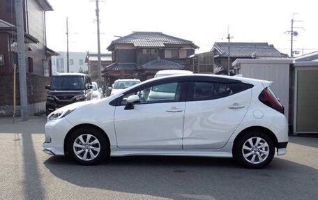 Toyota Aqua, 2024 год, 1 200 000 рублей, 8 фотография