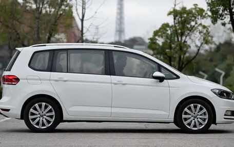 Volkswagen Touran III, 2021 год, 1 650 000 рублей, 6 фотография