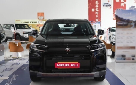 Toyota RAV4, 2025 год, 4 650 000 рублей, 6 фотография