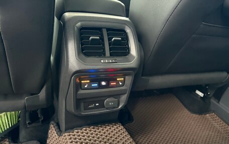 Volkswagen Tiguan II, 2019 год, 3 050 000 рублей, 12 фотография