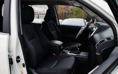 Toyota Land Cruiser Prado 150 рестайлинг 2, 2018 год, 4 190 000 рублей, 9 фотография