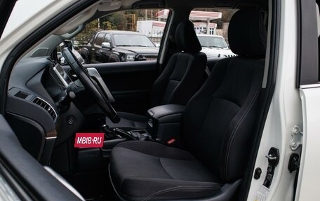 Toyota Land Cruiser Prado 150 рестайлинг 2, 2018 год, 4 190 000 рублей, 11 фотография