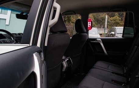 Toyota Land Cruiser Prado 150 рестайлинг 2, 2018 год, 4 190 000 рублей, 12 фотография