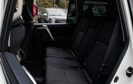 Toyota Land Cruiser Prado 150 рестайлинг 2, 2018 год, 4 190 000 рублей, 10 фотография