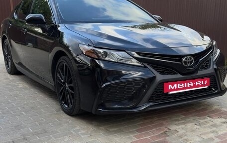 Toyota Camry, 2021 год, 3 100 000 рублей, 2 фотография