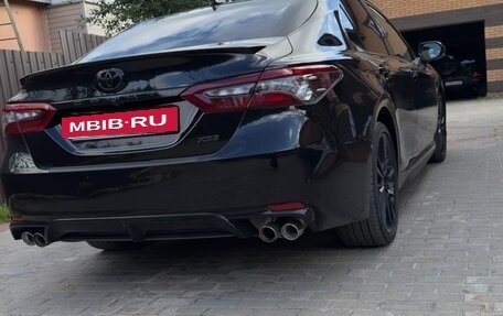 Toyota Camry, 2021 год, 3 100 000 рублей, 4 фотография