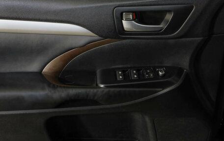 Toyota Highlander III, 2014 год, 2 599 000 рублей, 21 фотография