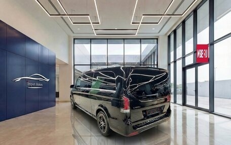 Mercedes-Benz V-Класс, 2025 год, 12 450 000 рублей, 2 фотография