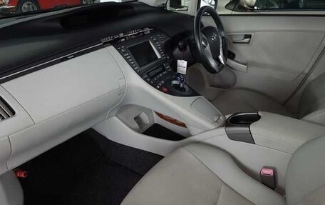 Toyota Prius, 2013 год, 900 000 рублей, 8 фотография