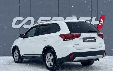 Mitsubishi Outlander III рестайлинг 3, 2017 год, 1 799 000 рублей, 2 фотография