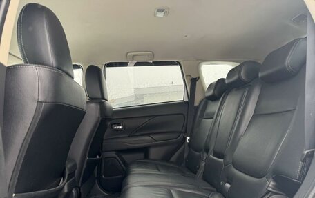 Mitsubishi Outlander III рестайлинг 3, 2017 год, 1 799 000 рублей, 7 фотография