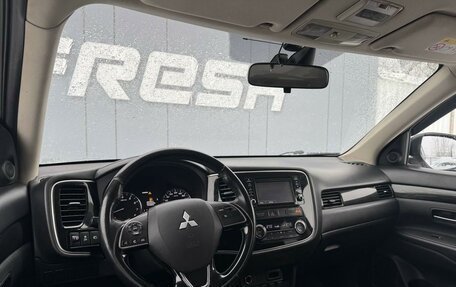 Mitsubishi Outlander III рестайлинг 3, 2017 год, 1 799 000 рублей, 6 фотография