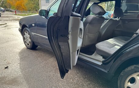 Mercedes-Benz E-Класс, 1997 год, 530 000 рублей, 12 фотография