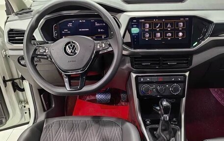 Volkswagen T-Cross I, 2022 год, 1 700 000 рублей, 9 фотография