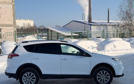 Toyota RAV4, 2019 год, 2 100 000 рублей, 2 фотография