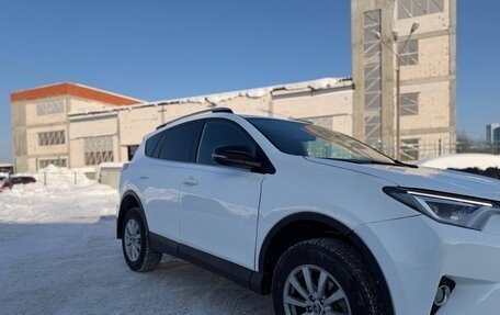 Toyota RAV4, 2019 год, 2 100 000 рублей, 10 фотография