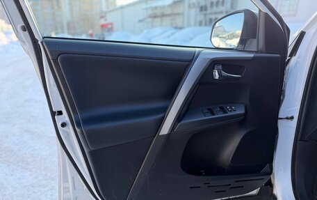 Toyota RAV4, 2019 год, 2 100 000 рублей, 14 фотография