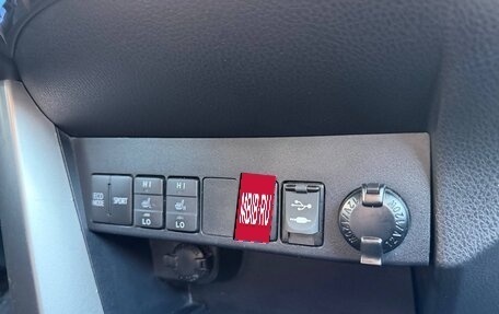 Toyota RAV4, 2019 год, 2 100 000 рублей, 20 фотография