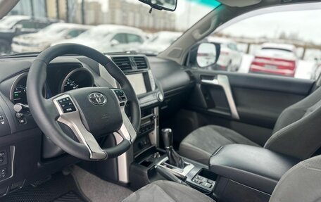 Toyota Land Cruiser Prado 150 рестайлинг 2, 2011 год, 2 590 000 рублей, 12 фотография