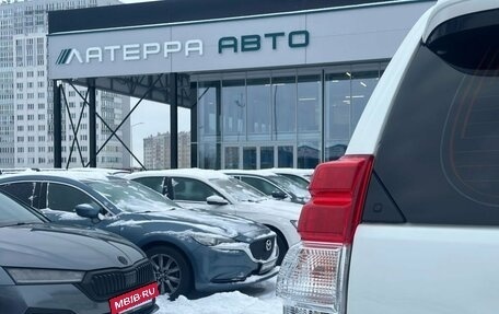 Toyota Land Cruiser Prado 150 рестайлинг 2, 2011 год, 2 590 000 рублей, 10 фотография