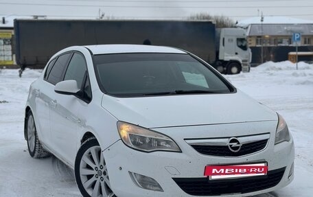 Opel Astra J, 2011 год, 550 000 рублей, 2 фотография