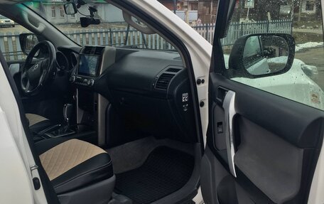 Toyota Land Cruiser Prado 150 рестайлинг 2, 2011 год, 2 700 000 рублей, 10 фотография